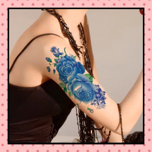 Tatouage éphémère femme, tatouage temporaire, faux tattoo, motif rose old school bleue